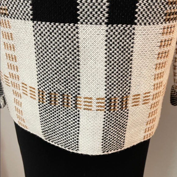 Plaid Turtleneck Sweater - Black and White - Picture 4 of 9